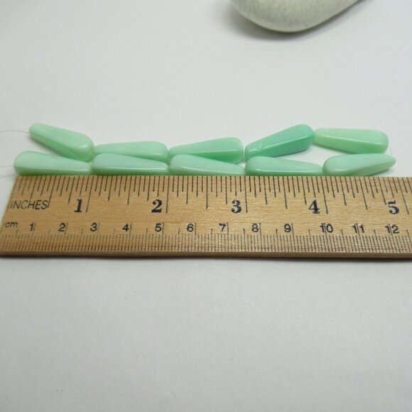 Uranium glass beads - Picture 5 of 8